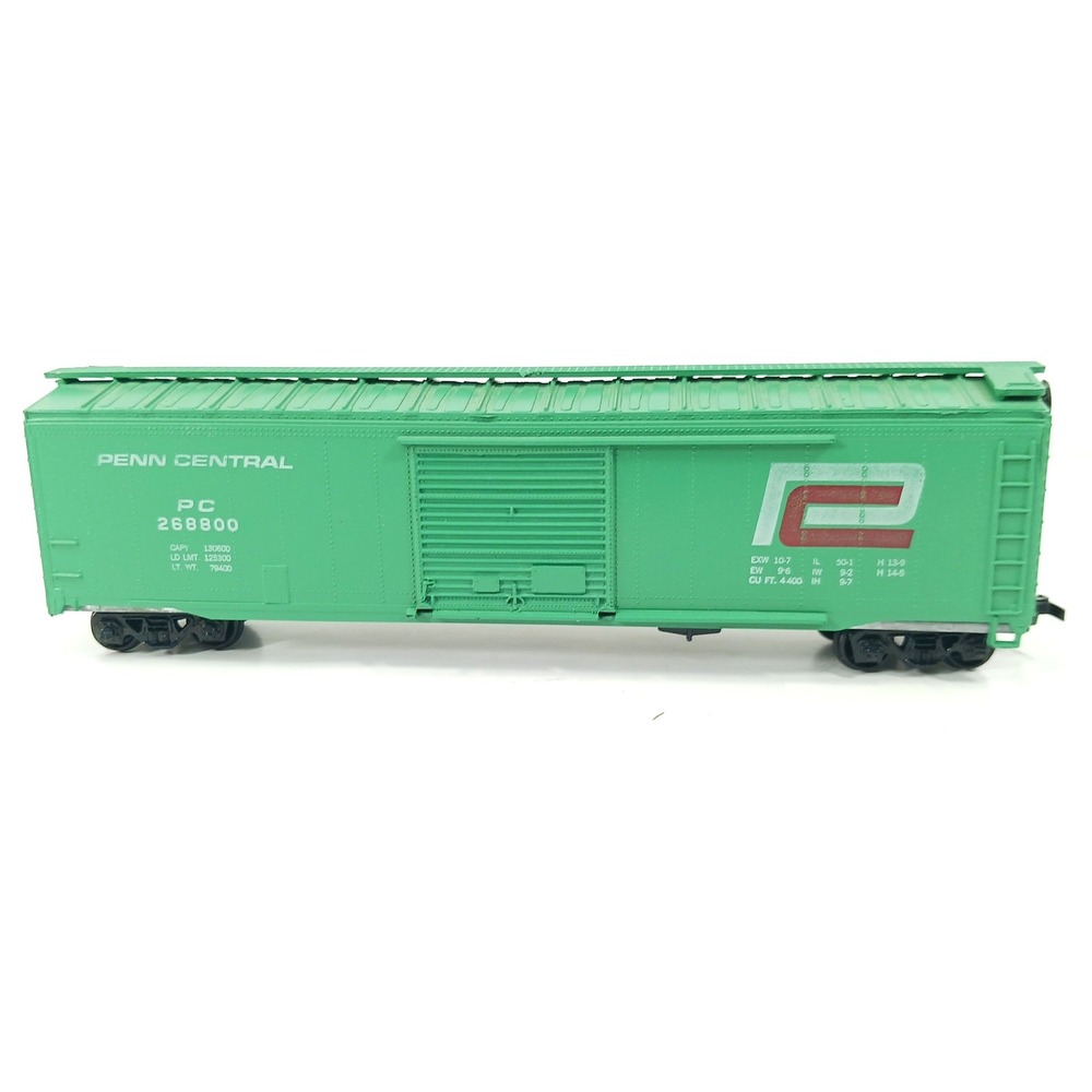 Athearn HO Scale Penn Central 50 Ft Plug Door Box Car PC 268800 Green 1327